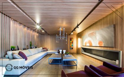 GG Móveis - TENDÊNCIA: Ambientes "revestidos" com MDF Além da tradicional utilização em móveis e paredes home theater, os painéis de MDF estão ganhando novas aplicações como já mostramos aqui na página, e agora os painéis podem revestir um grande espaço, deixando elegância e alternância de profundidade. O trabalho da marcenaria está em oferecer a você cliente um toque especial em todos os ambientes!